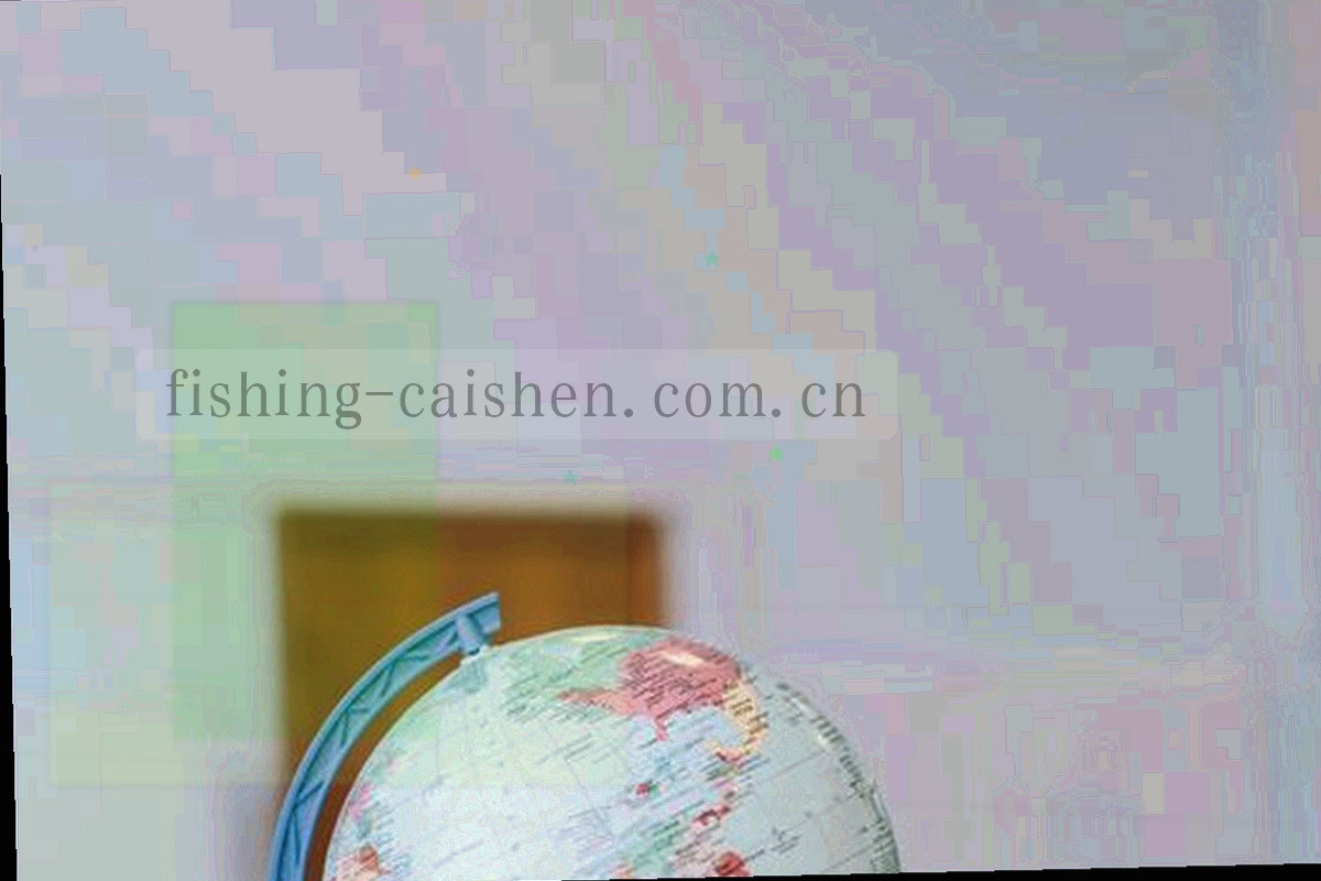不露正脸的团队剪影围在显示房间热度的面板前讨论，背景是深海蓝渐变与金色刻度线